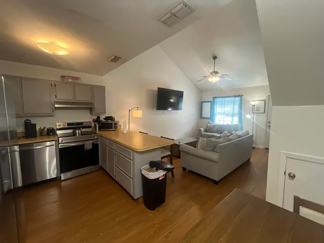 $1,300 | 1119 Ocala Road, Tallahassee, FL 32304