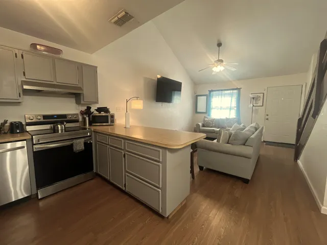 $1,300 | 1119 Ocala Road, Tallahassee, FL 32304