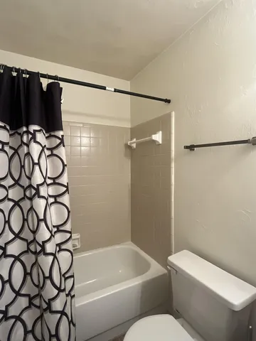 $1,300 | 1119 Ocala Road, Tallahassee, FL 32304