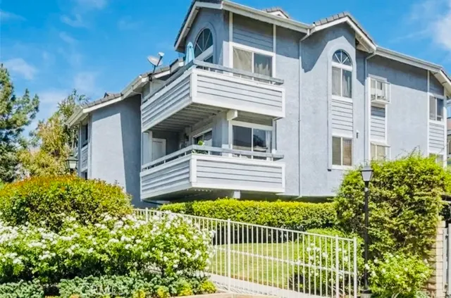 $455,555 | 26972 Flo Lane, Unit 305, Canyon Country, CA 91351