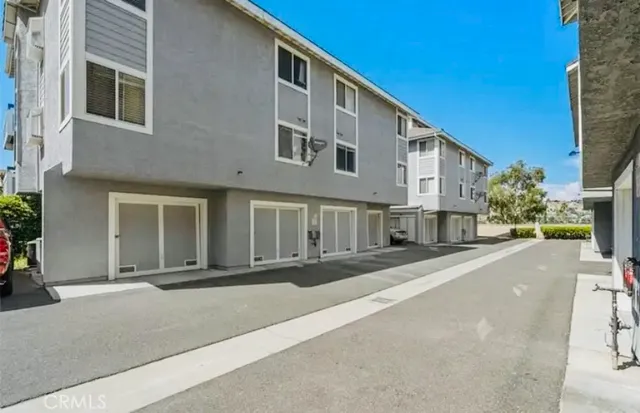 $455,555 | 26972 Flo Lane, Unit 305, Canyon Country, CA 91351