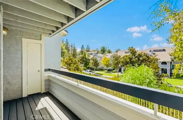 $455,555 | 26972 Flo Lane, Unit 305, Canyon Country, CA 91351