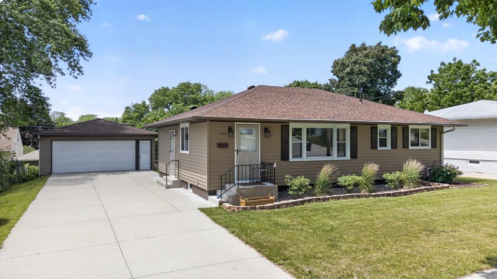 1525 11th Avenue Northeast Rochester, MN 55906 - Photo 1 of 26