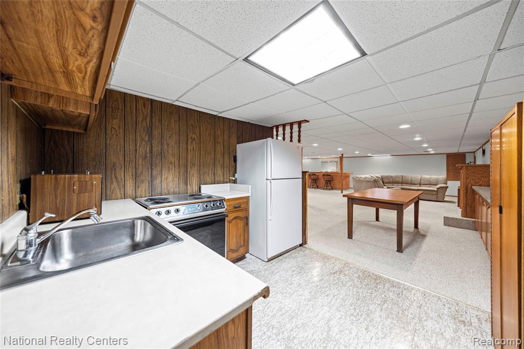 26131 Pleasant Valley Road Farmington Hills, MI 48331 - Photo 47 of 61