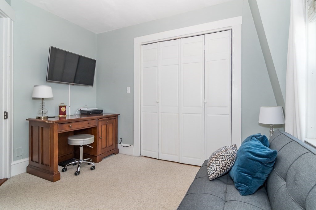 44 Pinewood Road Wellesley, MA 02482 - Photo 13 of 16