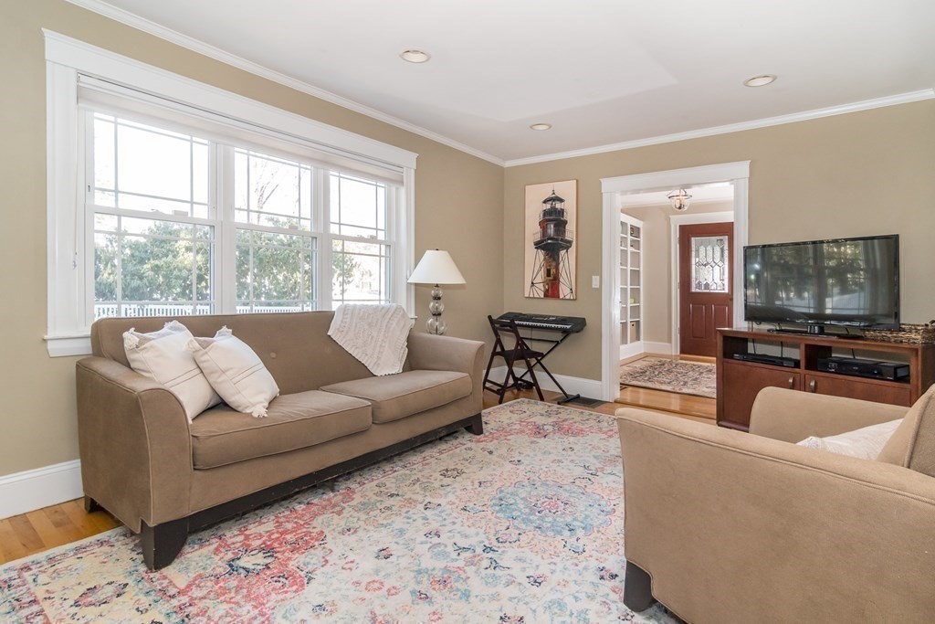 44 Pinewood Road Wellesley, MA 02482 - Photo 5 of 16