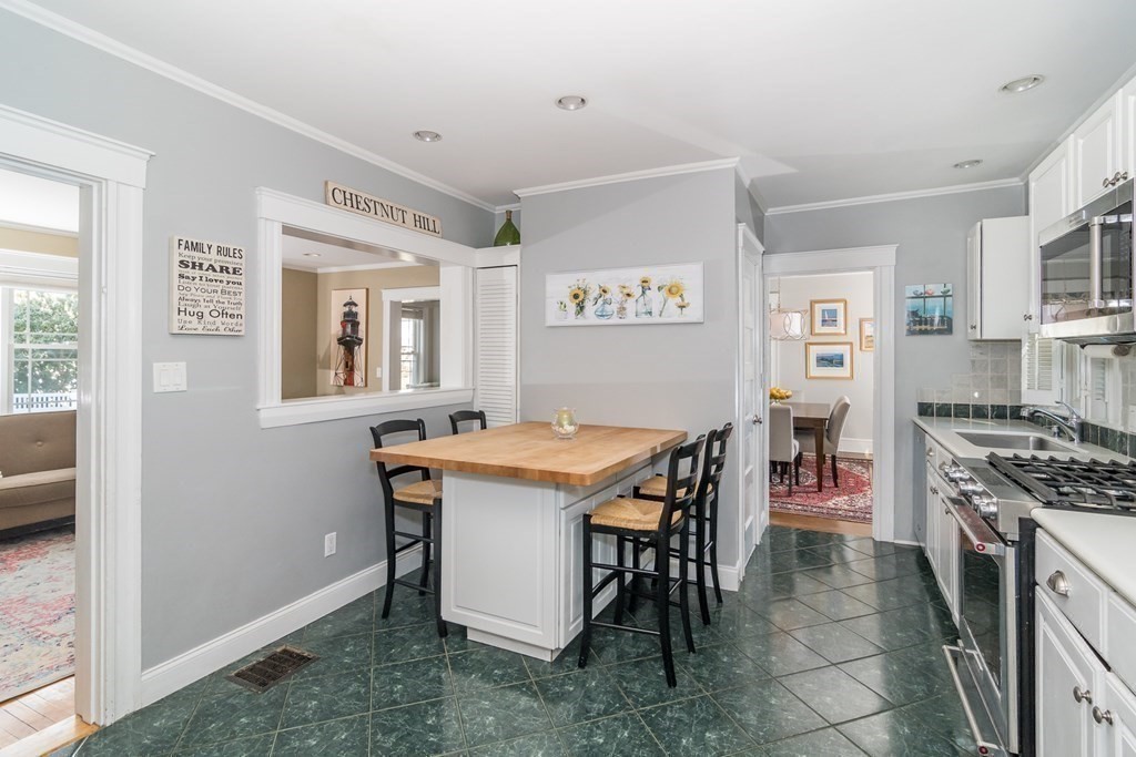 44 Pinewood Road Wellesley, MA 02482 - Photo 8 of 16