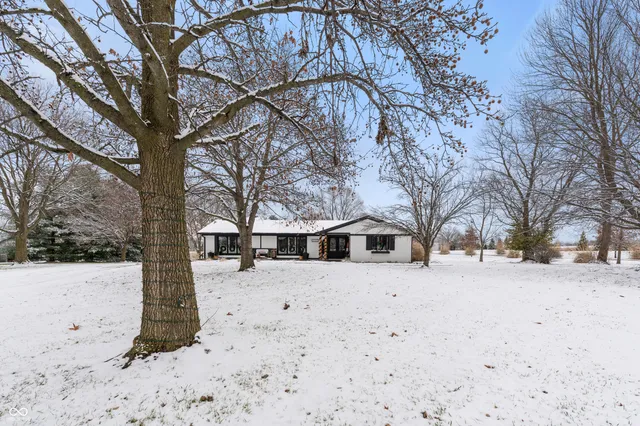 $785,000 | 4161 North 500th Street West, Bargersville, IN 46106