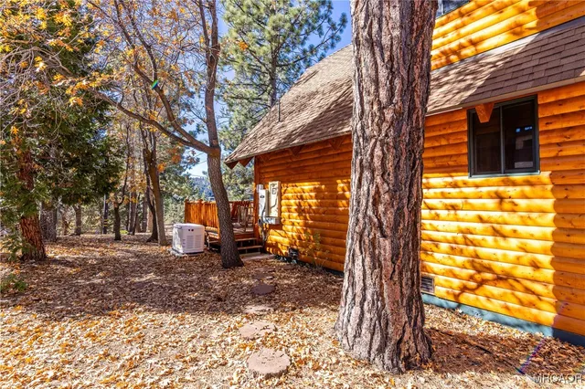 a wooden bench sitting in front of a house