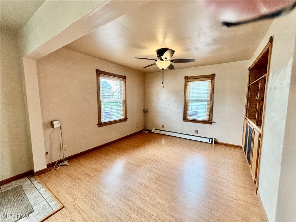 521 6th Street Struthers, OH 44471 - Photo 7 of 27 Living Room with built-ins