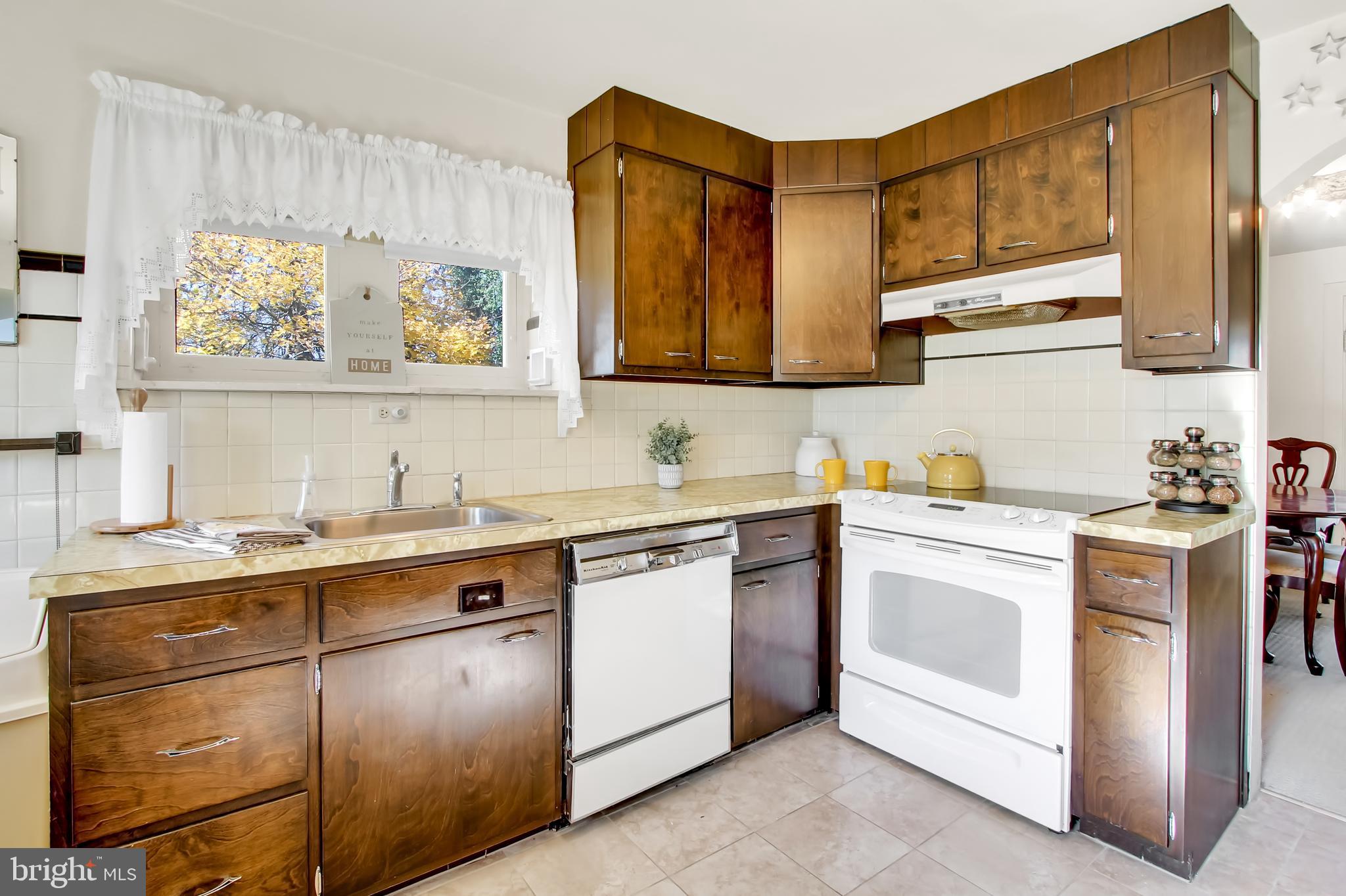 990 Lincoln Road Birdsboro, PA 19508 - Photo 9 of 28 Gallery Image 9