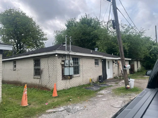 a front view of house with yard