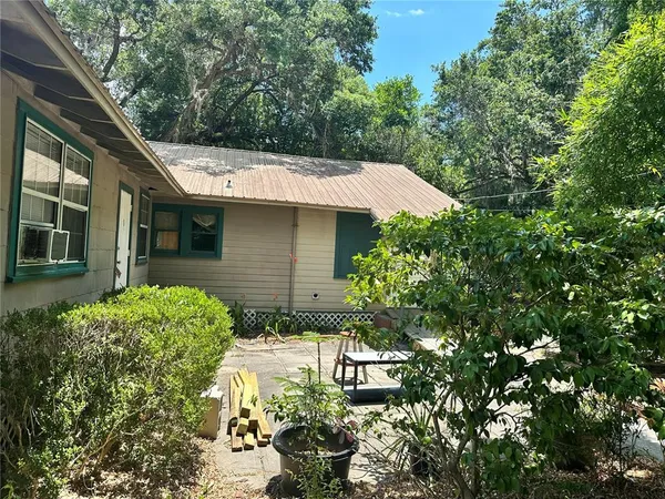 a view of a back yard of the house