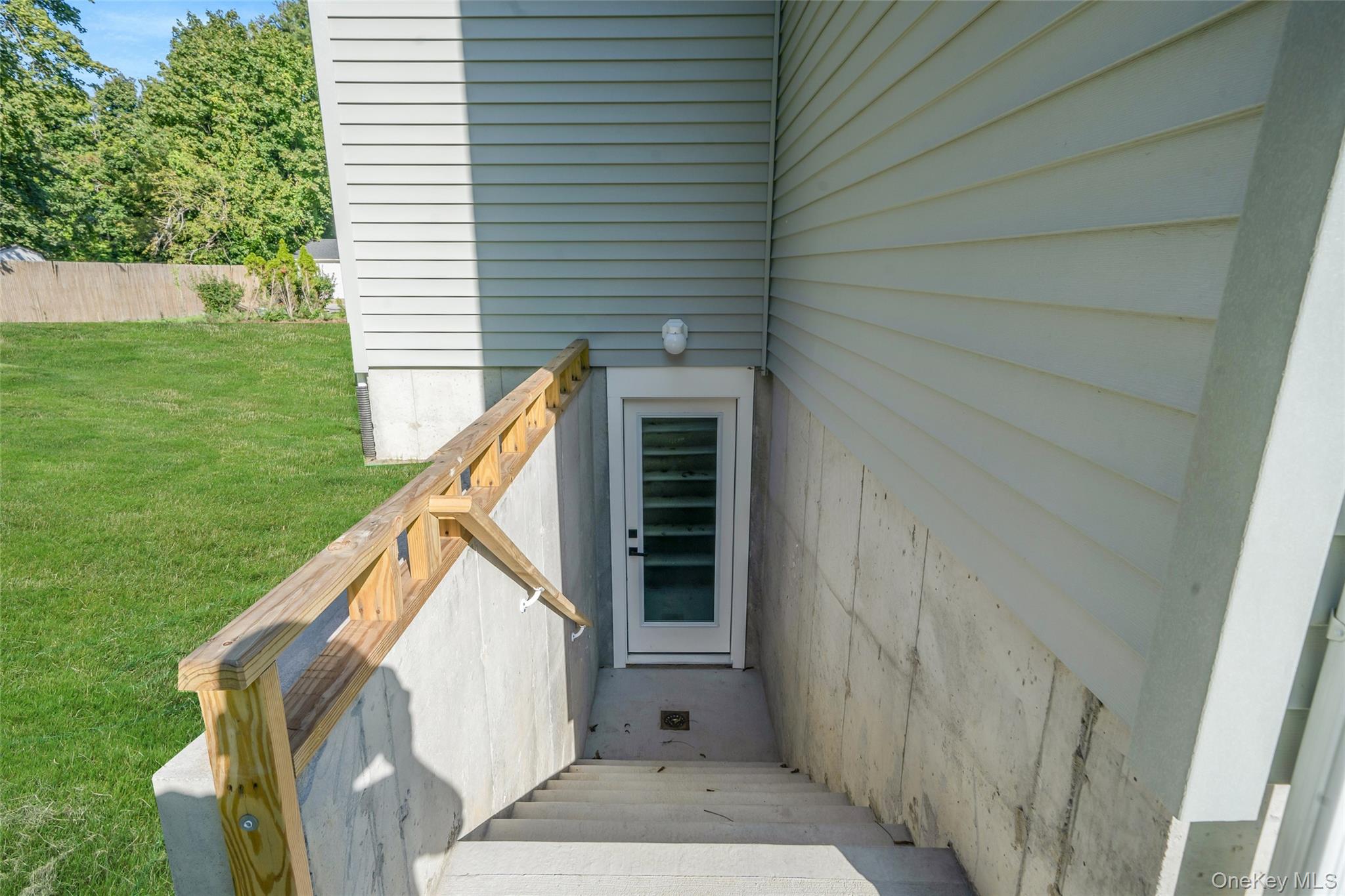 817 Pond View Road Riverhead, NY 11901 - Photo 9 of 36 a view of house and backyard