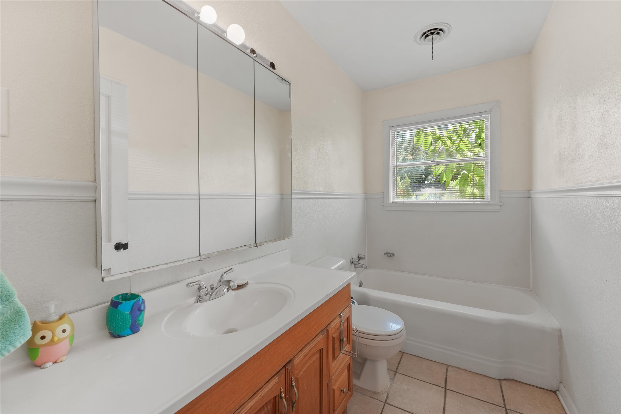 2702 Mckinney Road Baytown, TX 77520 - Photo 12 of 22 a bathroom with a granite countertop sink a toilet and bathtub