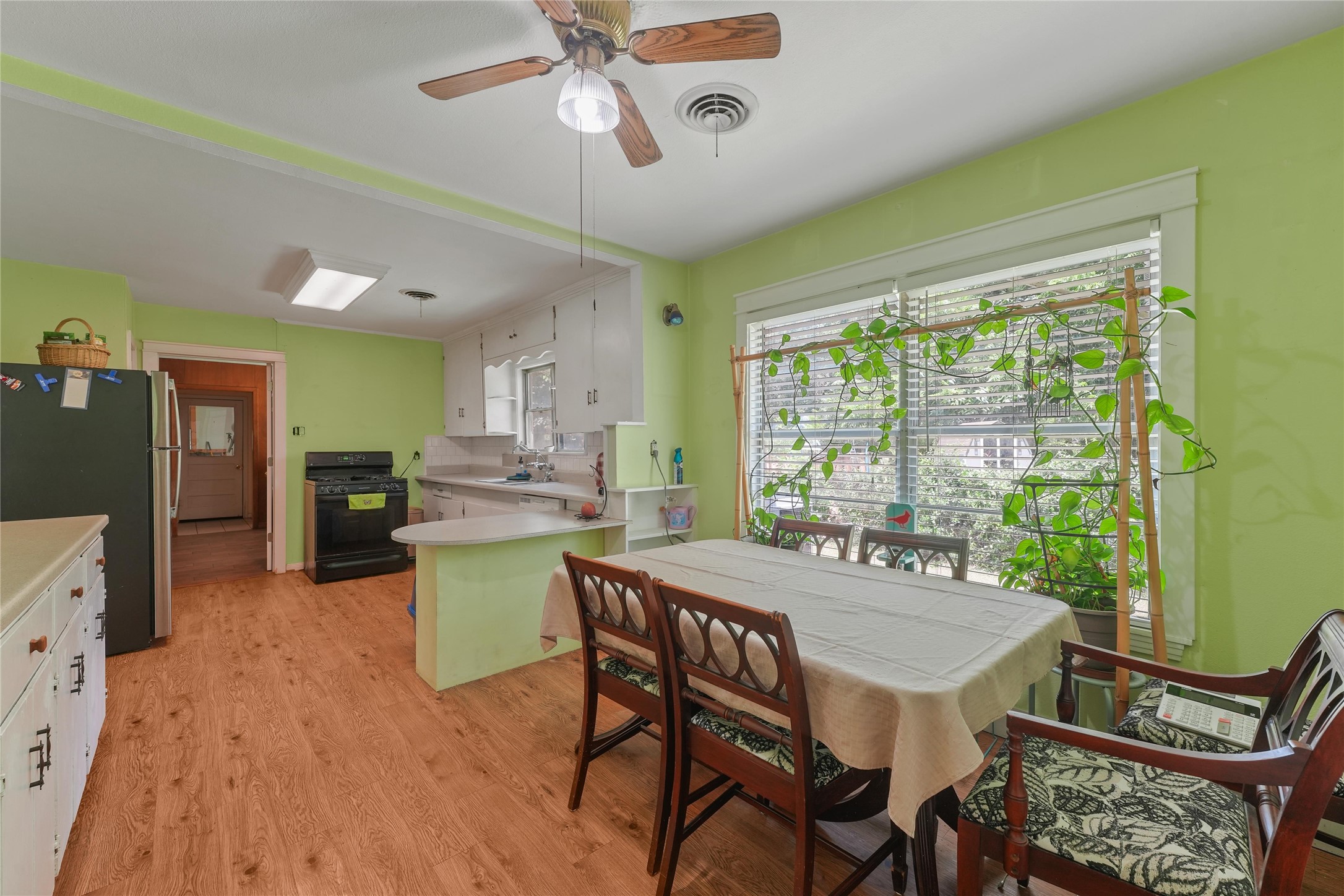 2702 Mckinney Road Baytown, TX 77520 - Photo 5 of 22 a kitchen with a table and chairs
