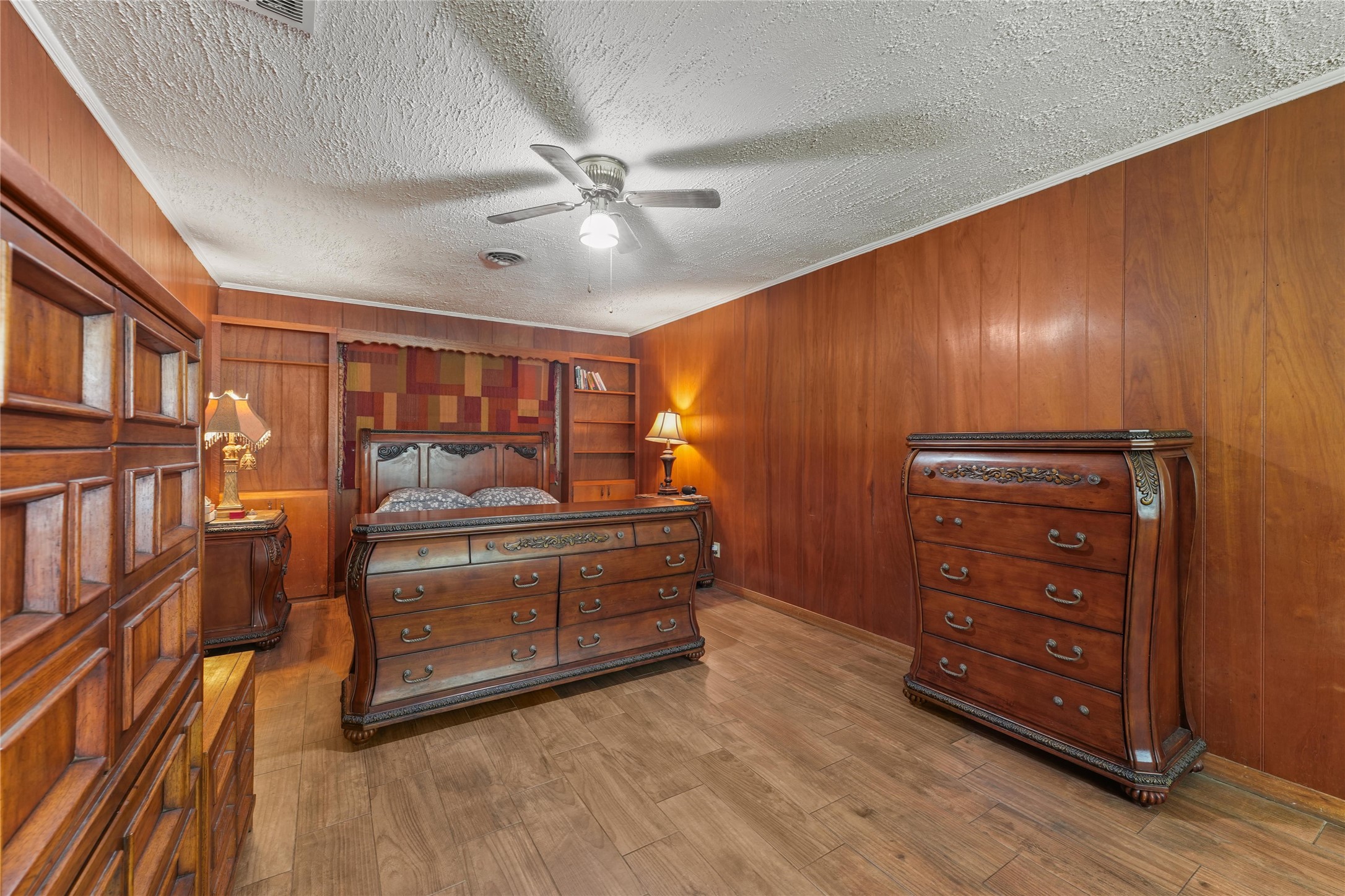 2702 Mckinney Road Baytown, TX 77520 - Photo 6 of 22 a room with furniture and chandelier
