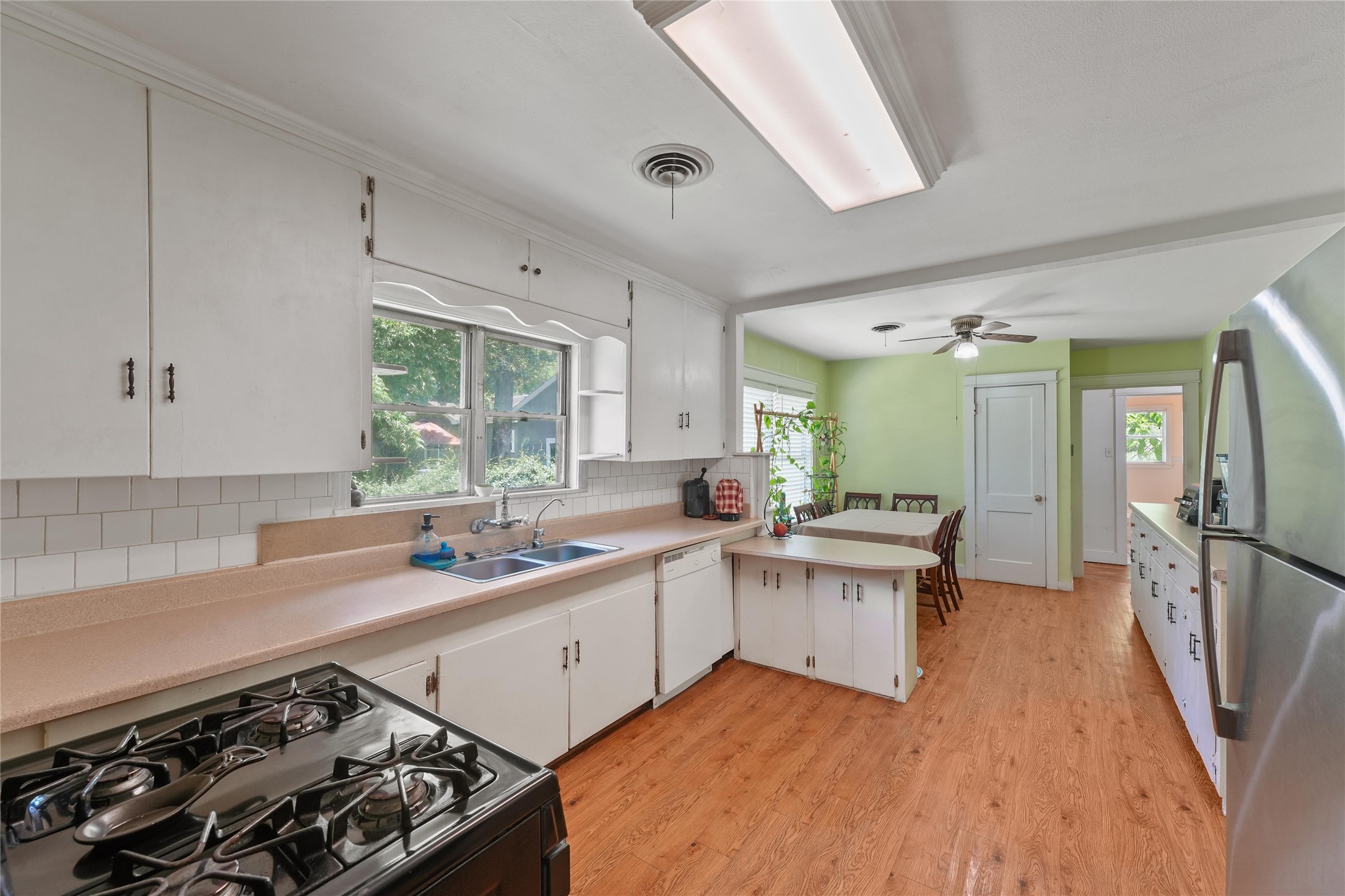 2702 Mckinney Road Baytown, TX 77520 - Photo 10 of 22 a kitchen with a sink stove and refrigerator