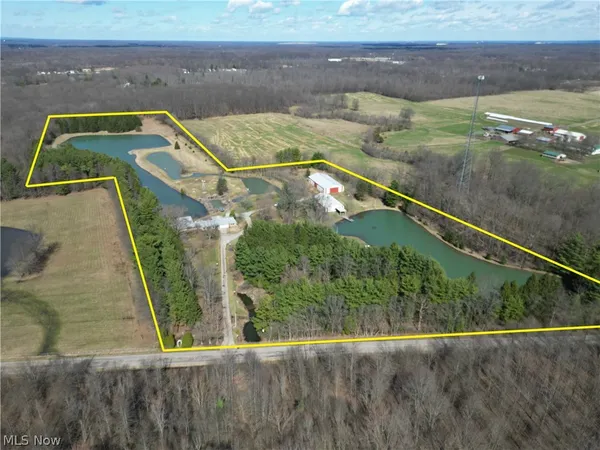$439,000 | 16474 Palmyra Road, Lake Milton, OH 44429