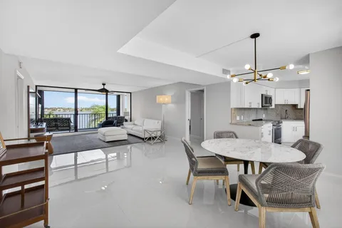 $535,000 | 130 Lakeshore Drive, Unit 323, North Palm Beach, FL 33408
