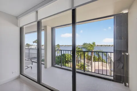 $535,000 | 130 Lakeshore Drive, Unit 323, North Palm Beach, FL 33408
