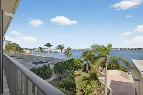 $535,000 | 130 Lakeshore Drive, Unit 323, North Palm Beach, FL 33408