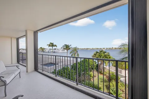 $535,000 | 130 Lakeshore Drive, Unit 323, North Palm Beach, FL 33408