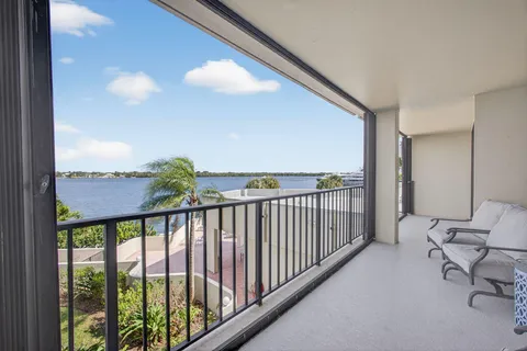 $535,000 | 130 Lakeshore Drive, Unit 323, North Palm Beach, FL 33408