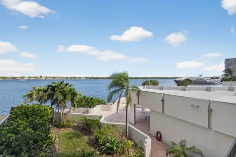 $535,000 | 130 Lakeshore Drive, Unit 323, North Palm Beach, FL 33408