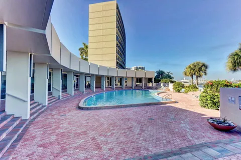 $535,000 | 130 Lakeshore Drive, Unit 323, North Palm Beach, FL 33408