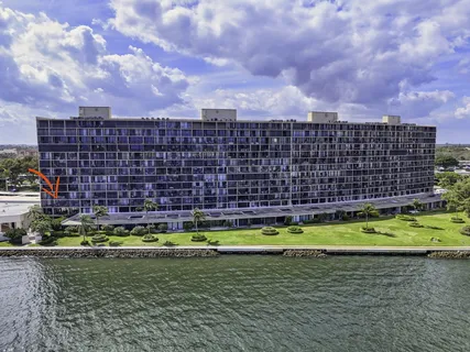 $535,000 | 130 Lakeshore Drive, Unit 323, North Palm Beach, FL 33408