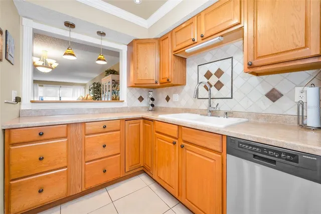 a view of a yard with a house