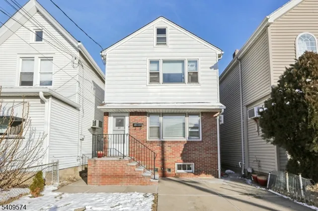 $725,000 | 89 Anderson Avenue, Unit 2, Wallington, NJ 07057