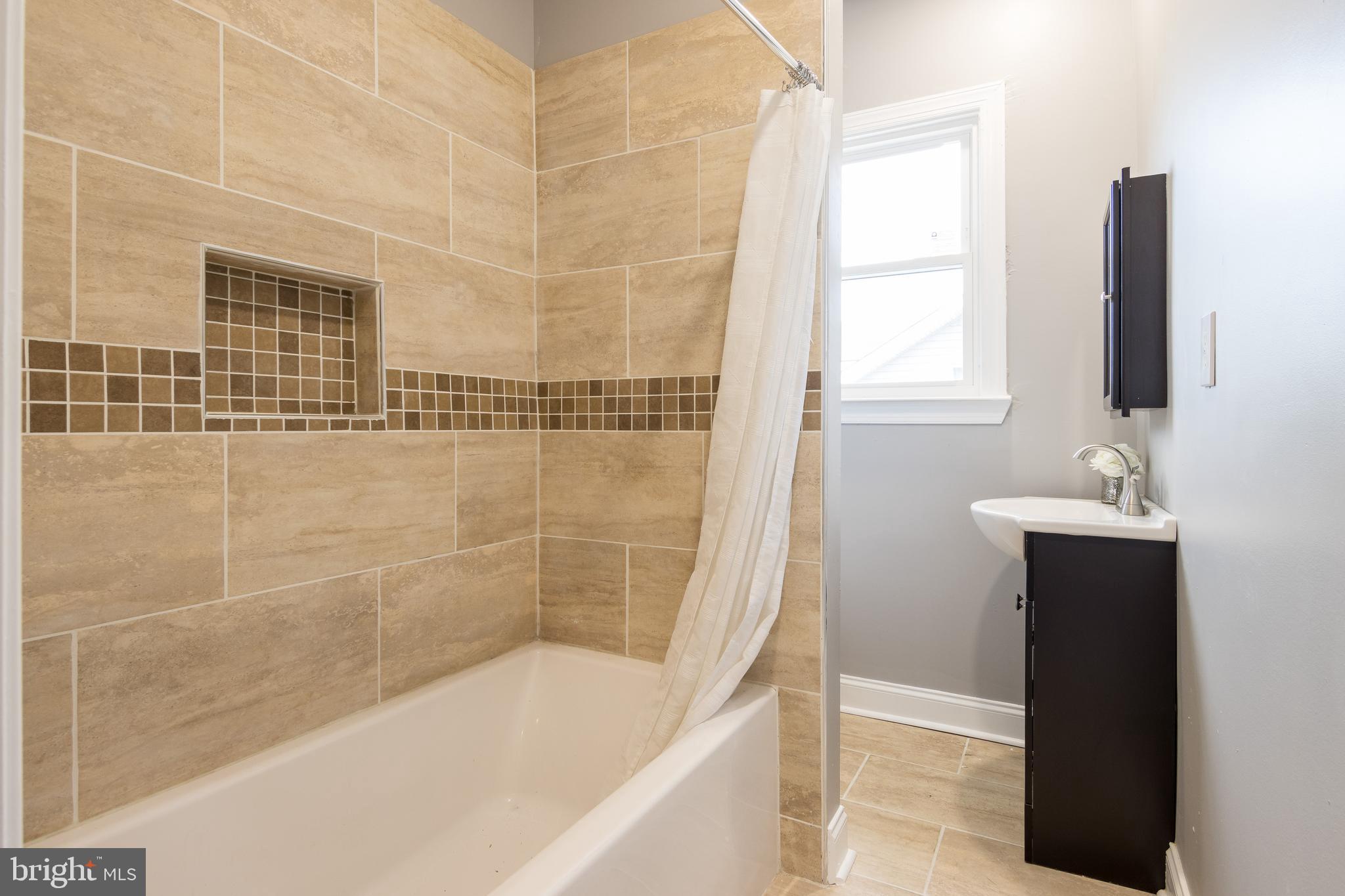 3707 Barrington Road Baltimore, MD 21215 - Photo 14 of 31 BATHROOM FULL