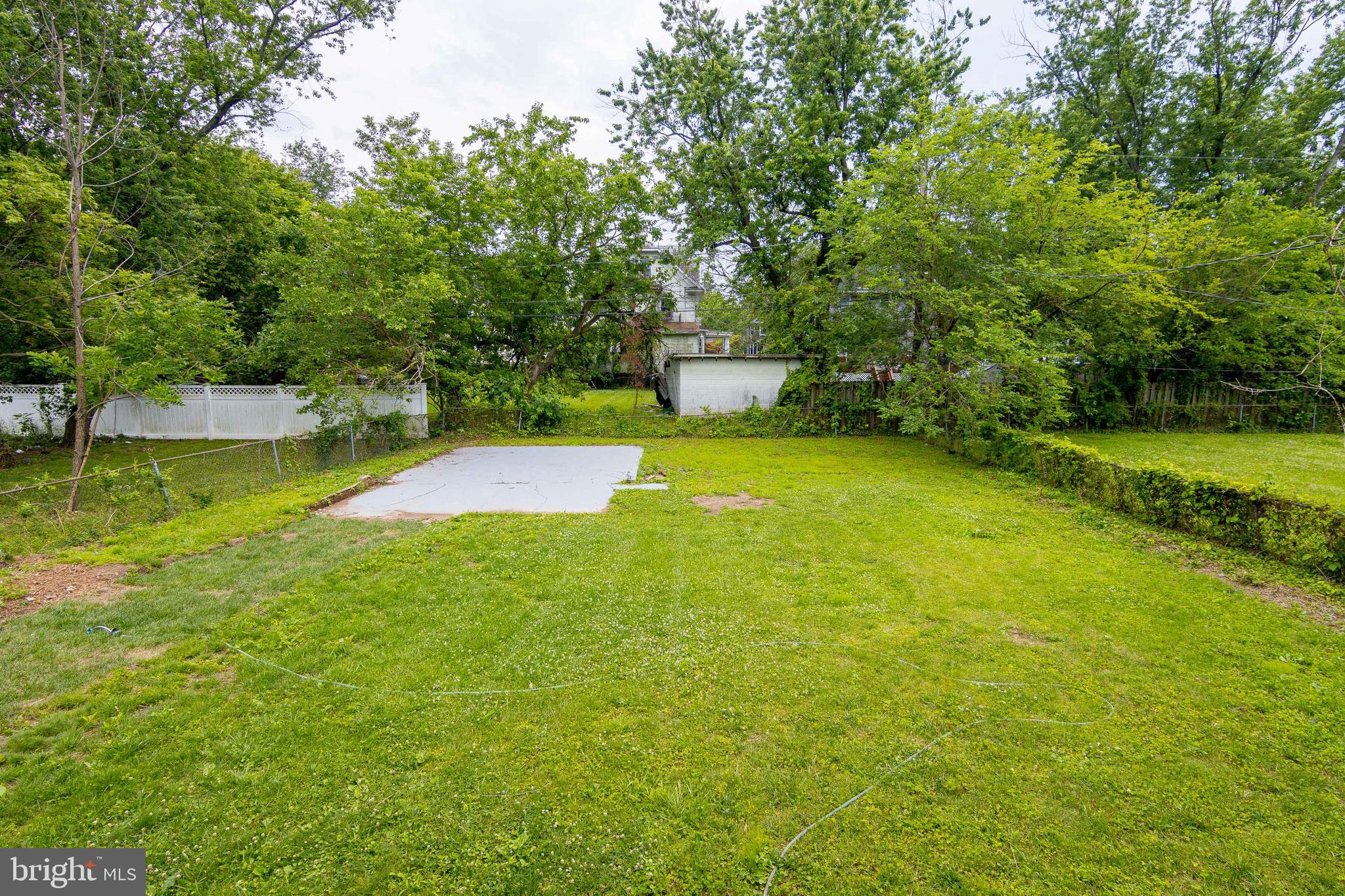 3707 Barrington Road Baltimore, MD 21215 - Photo 29 of 31 LARGE BACKYARD