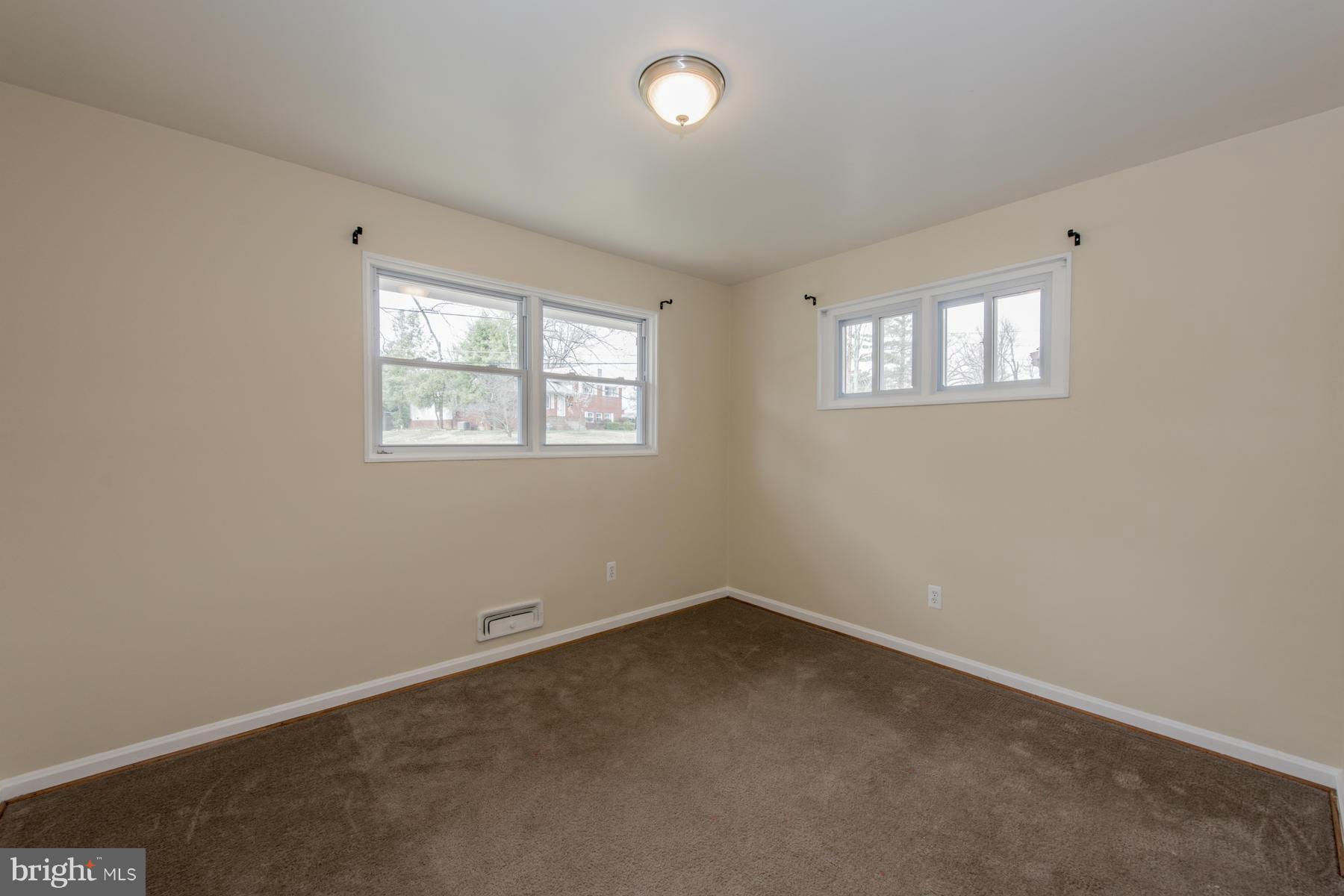 11019 Oakwood Street Silver Spring, MD 20901 - Photo 18 of 30 an empty room with a window