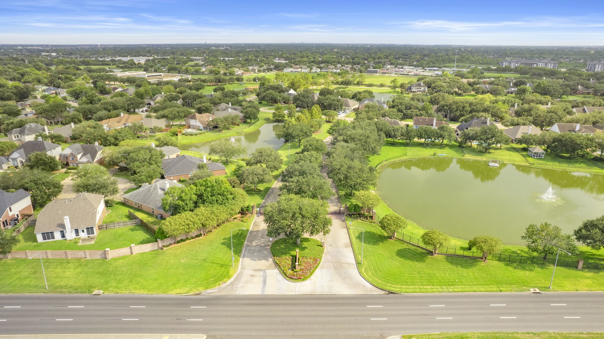 18 Crest Gate Houston, TX 77082 - Photo 23 of 46 an aerial view of residential houses with outdoor space and trees