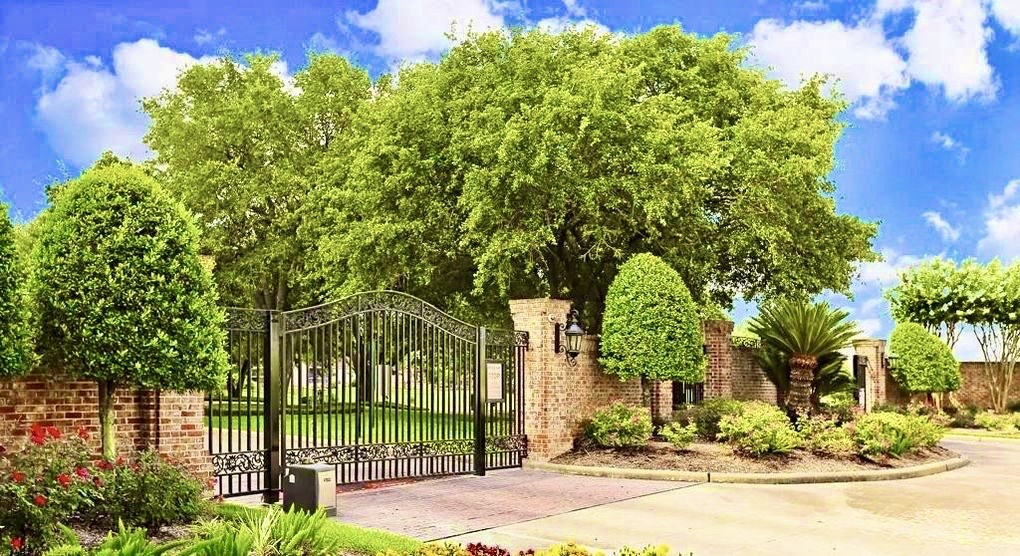 18 Crest Gate Houston, TX 77082 - Photo 25 of 46