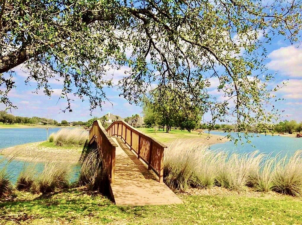 18 Crest Gate Houston, TX 77082 - Photo 33 of 46 a view of a swimming pool with an outdoor space