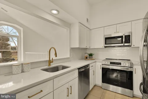 $349,900 | 7602 Lakeside Village Drive, Unit N, Falls Church, VA 22042