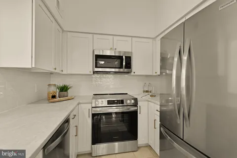 $349,900 | 7602 Lakeside Village Drive, Unit N, Falls Church, VA 22042