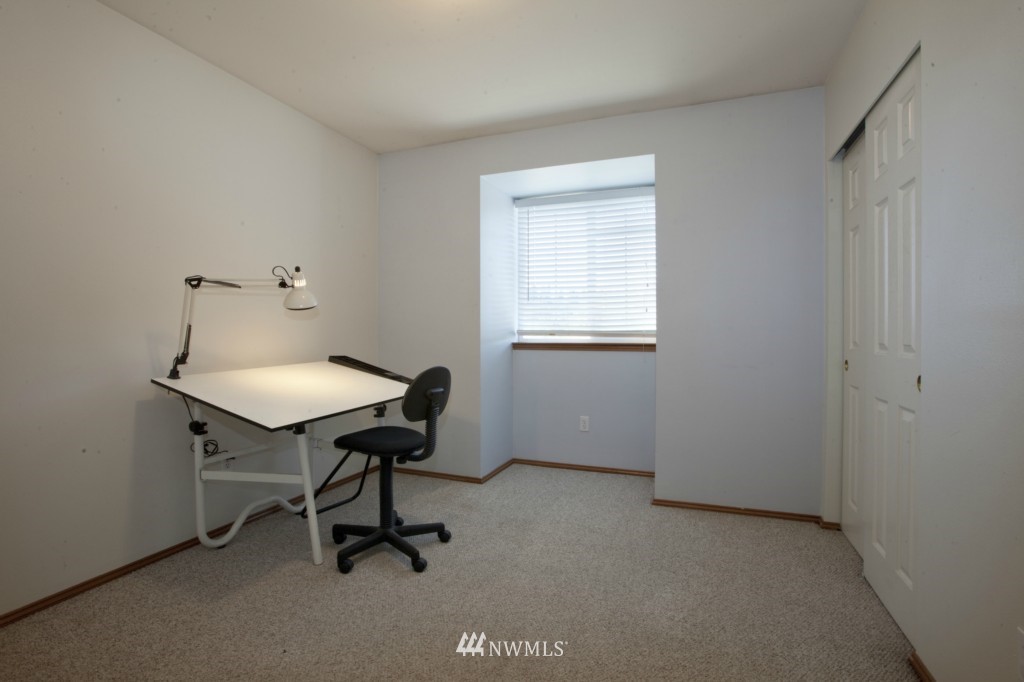 23460 Seatter Road Northeast Kingston, WA 98346 - Photo 14 of 18 Gallery Image 14