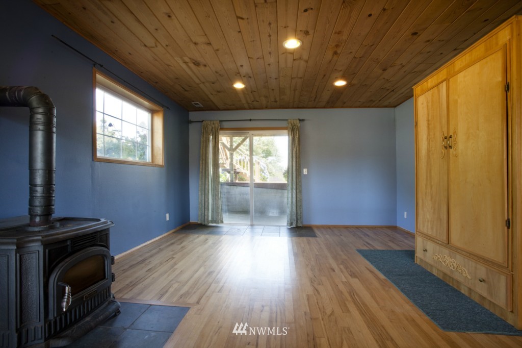 23460 Seatter Road Northeast Kingston, WA 98346 - Photo 16 of 18 Gallery Image 16