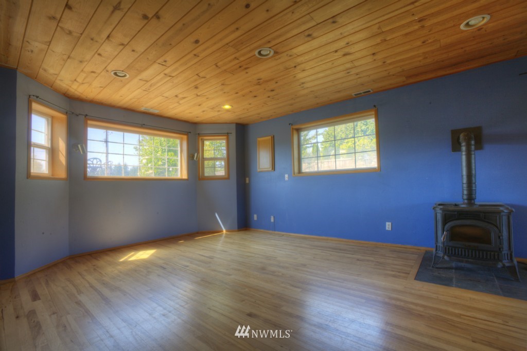 23460 Seatter Road Northeast Kingston, WA 98346 - Photo 17 of 18 Gallery Image 17
