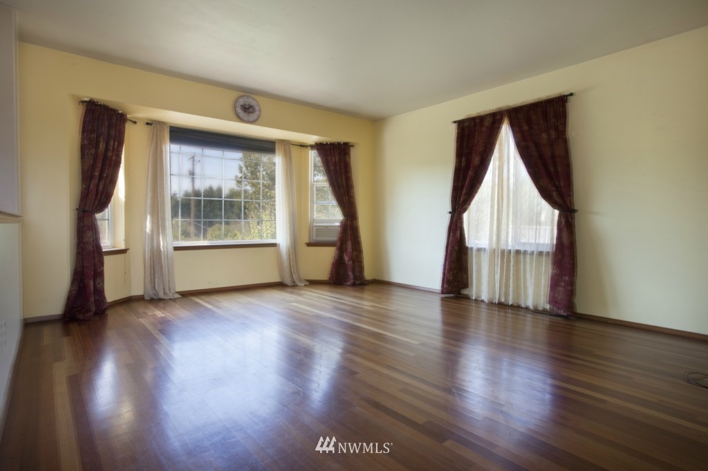 23460 Seatter Road Northeast Kingston, WA 98346 - Photo 10 of 18 Gallery Image 10