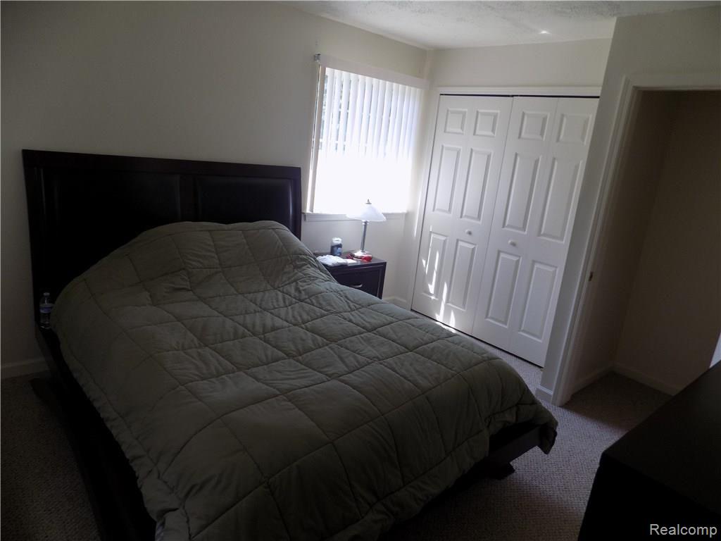 27276 Bunert Road Warren, MI 48088 - Photo 8 of 22 8.JPG