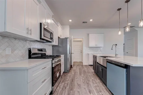 $2,500 | 1038 Elsinore Drive, Rosharon, TX 77583