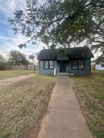 $134,500 | 2127 North 1st Street, Tahoka, TX 79373
