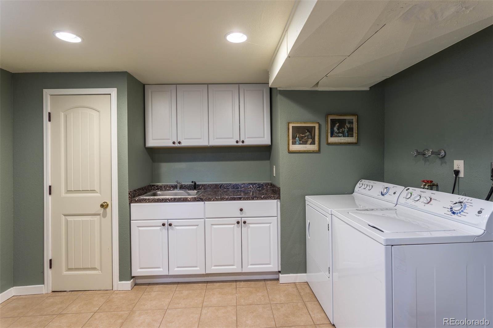 870 Willowbrook Road Boulder, CO 80302 - Photo 22 of 30 a utility room with dryer and washer