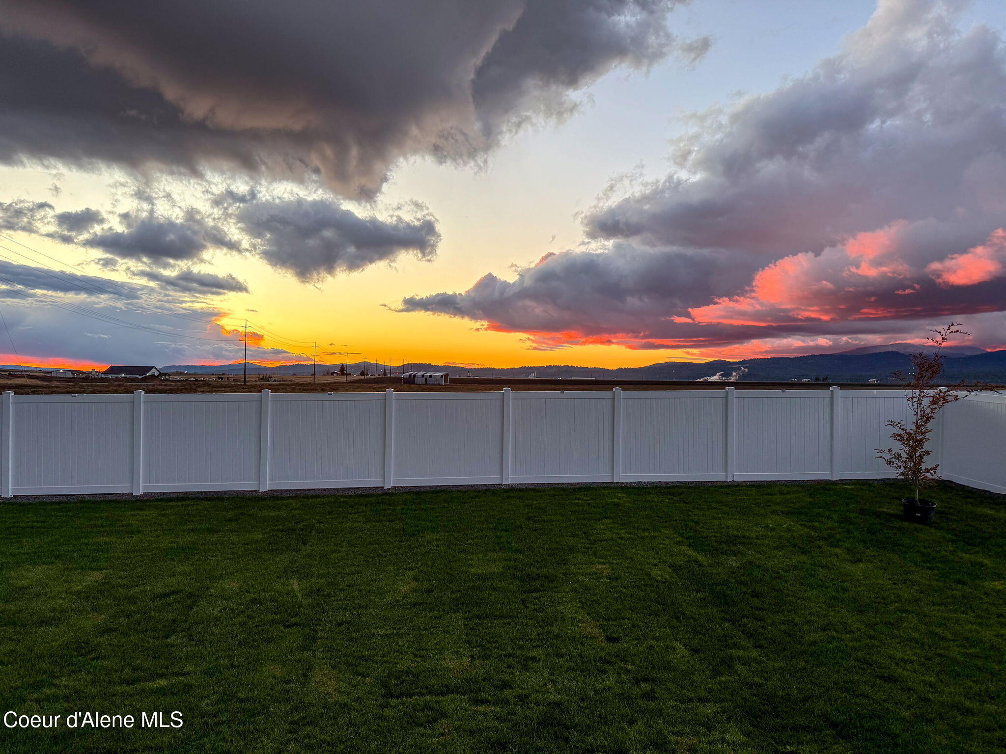 11289 North Simmons Lane Rathdrum, ID 83858 - Photo 69 of 70 69-web-or-mls-SkyLight - Simmons-1